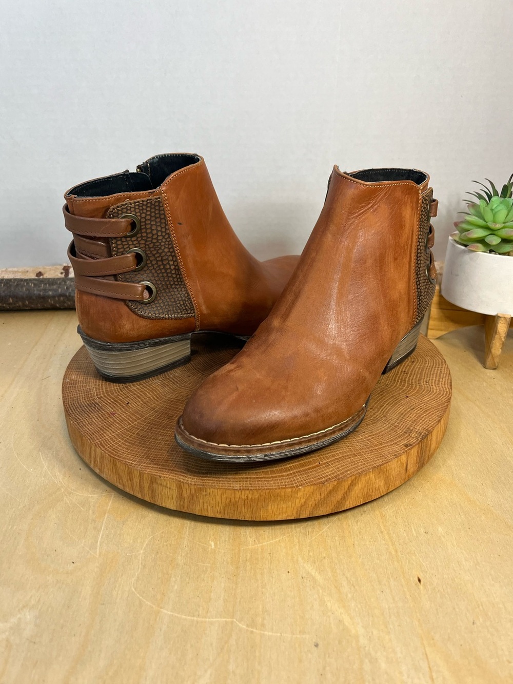 NWOB Sterling River Leather Ankle Booties Black Brown Size 8.5